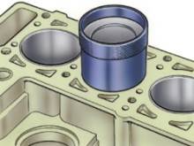 Установка поршня с поршневыми кольцами в цилиндр двигателя с помощью втулки из набора